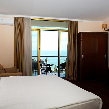 Hotel Corner Inn Batumi Exteriör bild