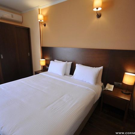 Hotel Corner Inn Batumi Exteriör bild