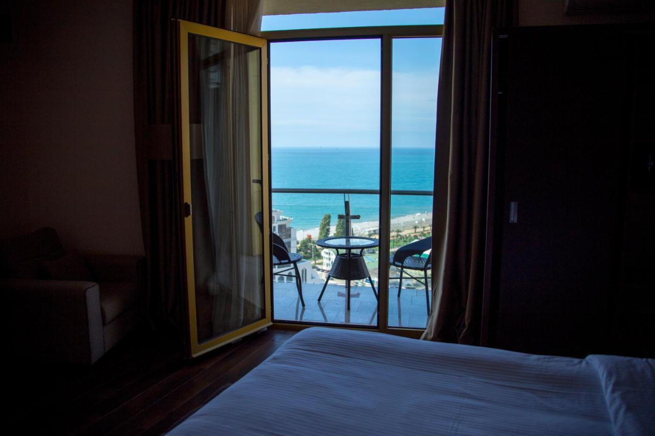 Hotel Corner Inn Batumi Exteriör bild
