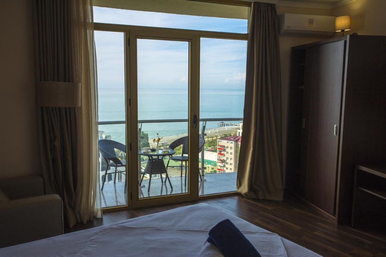 Hotel Corner Inn Batumi Exteriör bild