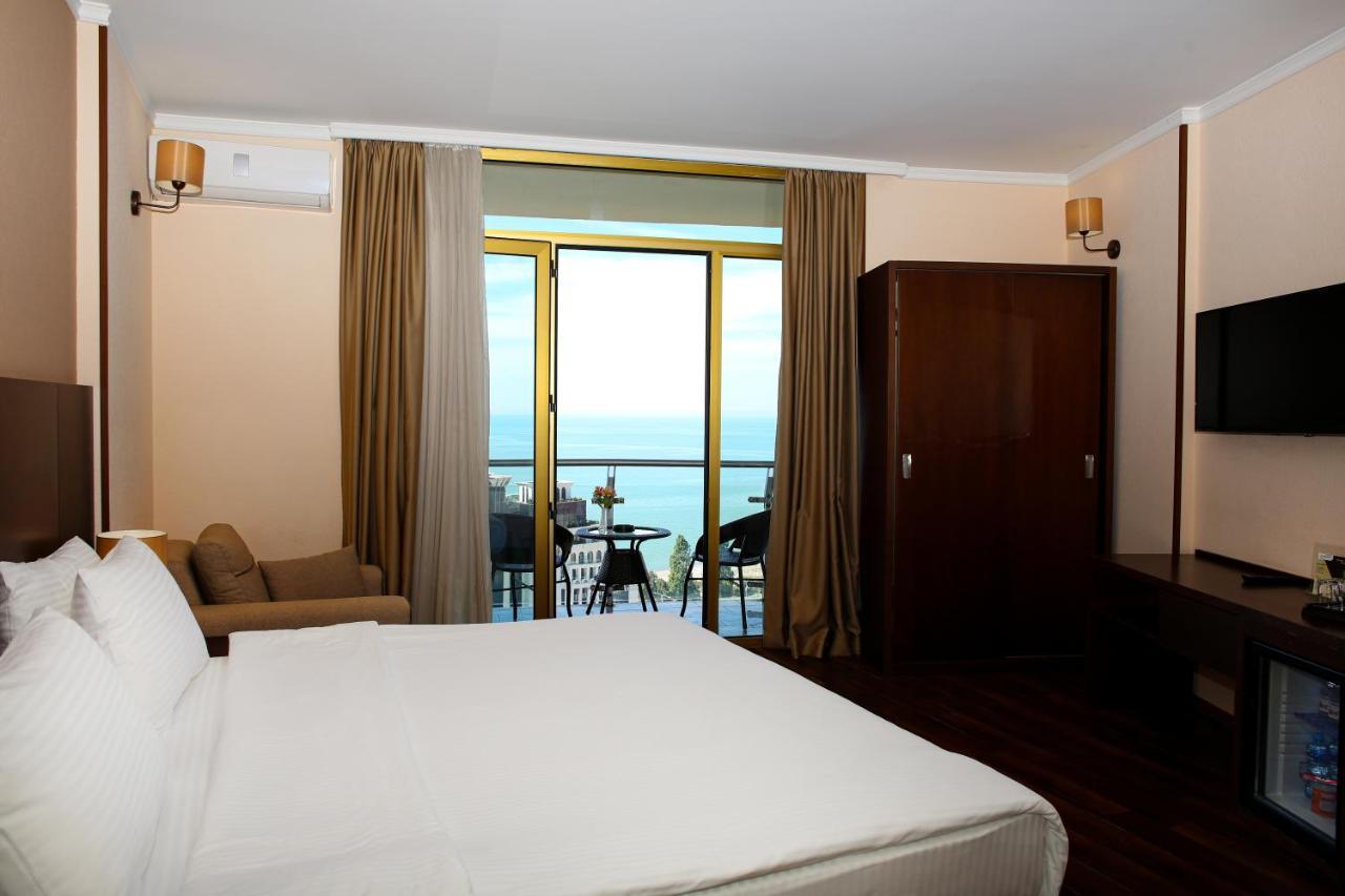 Hotel Corner Inn Batumi Exteriör bild