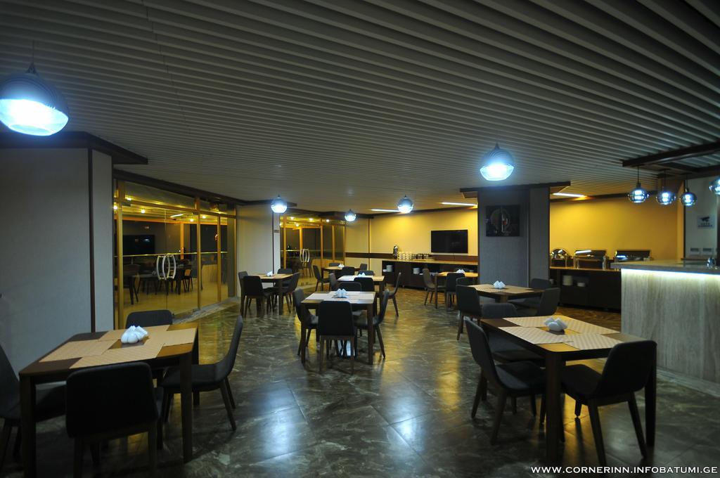 Hotel Corner Inn Batumi Exteriör bild