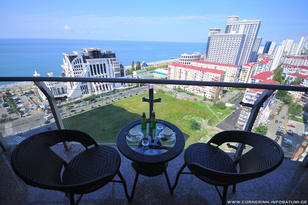 Hotel Corner Inn Batumi Exteriör bild
