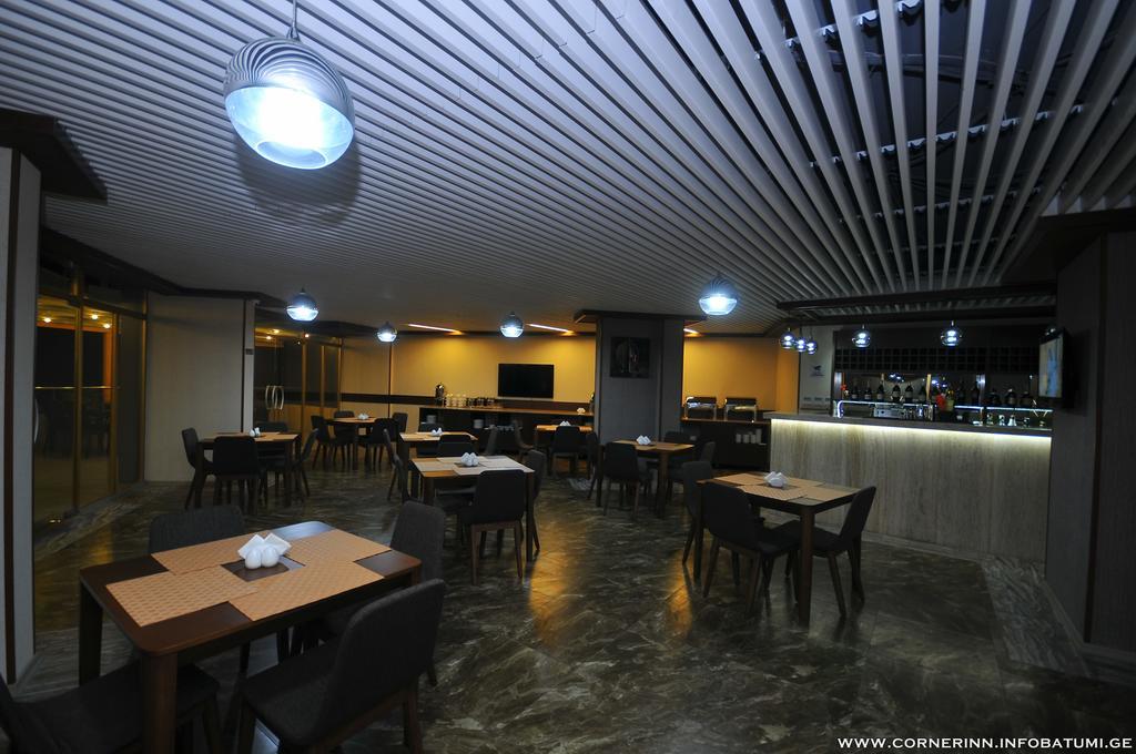 Hotel Corner Inn Batumi Exteriör bild