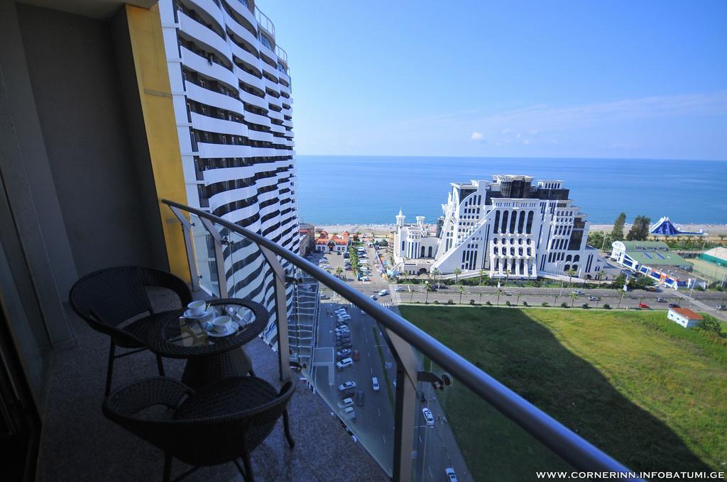 Hotel Corner Inn Batumi Exteriör bild