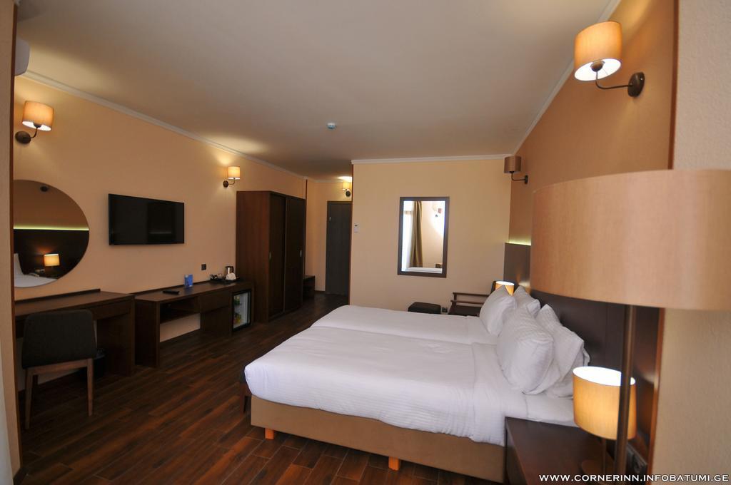 Hotel Corner Inn Batumi Exteriör bild
