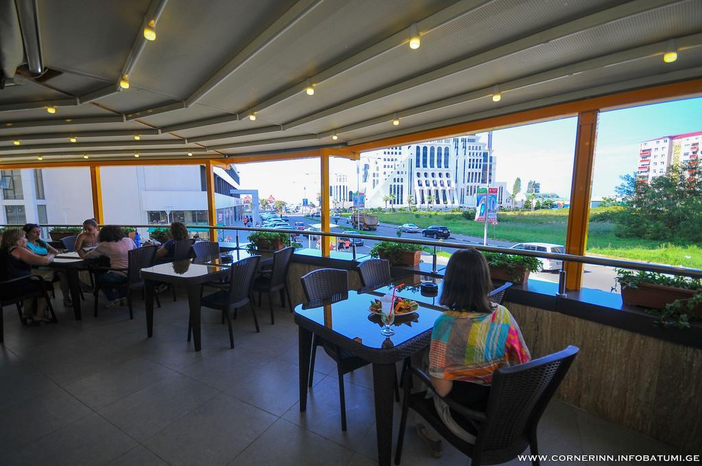 Hotel Corner Inn Batumi Exteriör bild