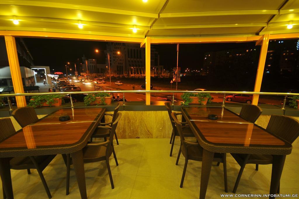 Hotel Corner Inn Batumi Exteriör bild