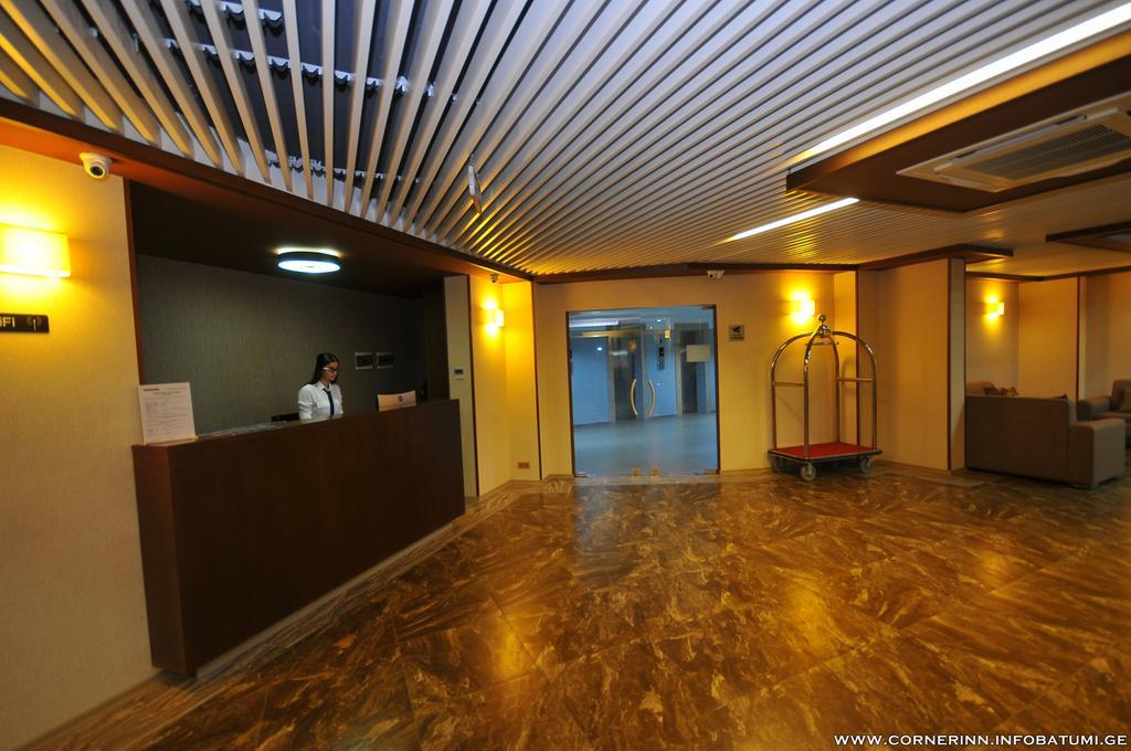 Hotel Corner Inn Batumi Exteriör bild