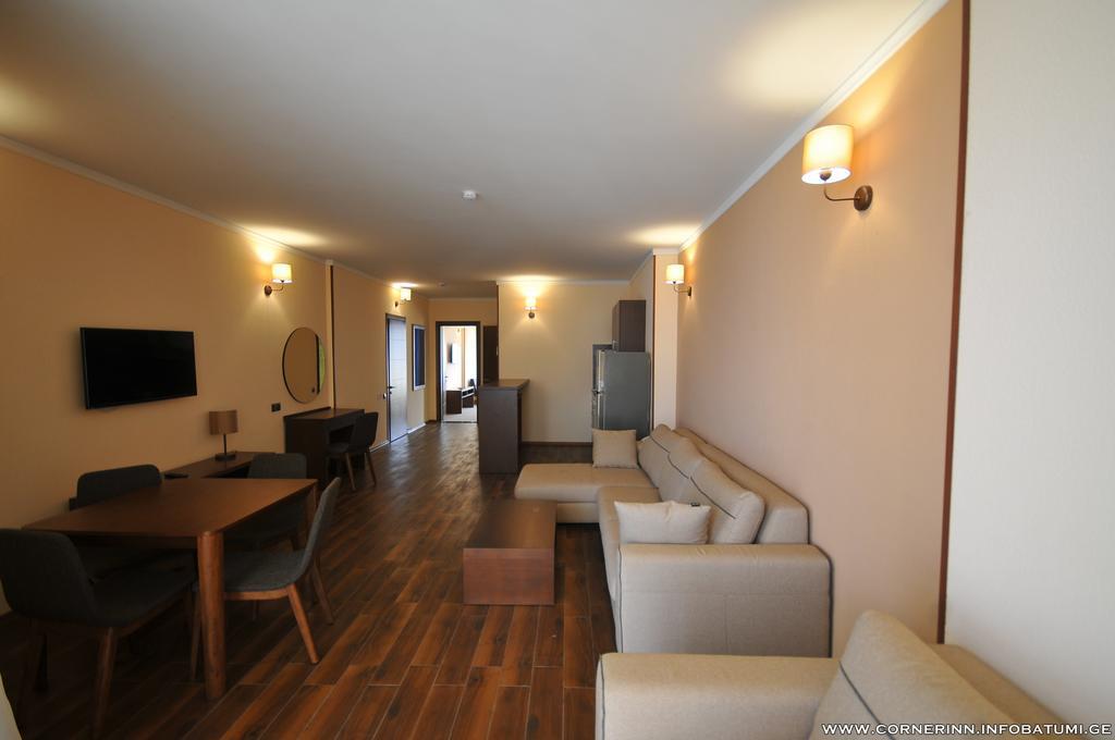 Hotel Corner Inn Batumi Exteriör bild