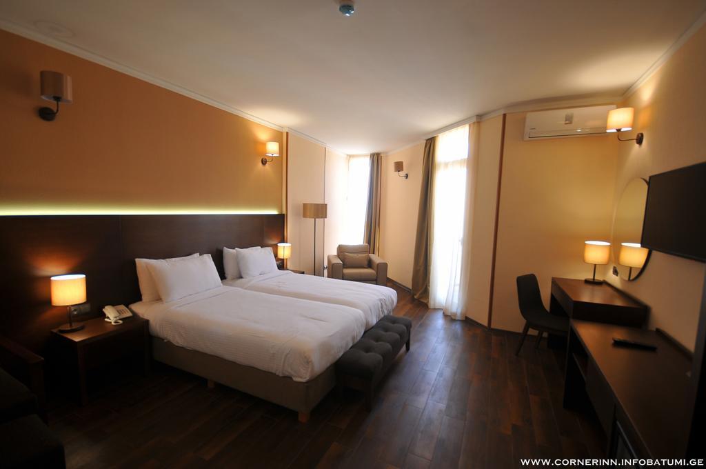 Hotel Corner Inn Batumi Exteriör bild