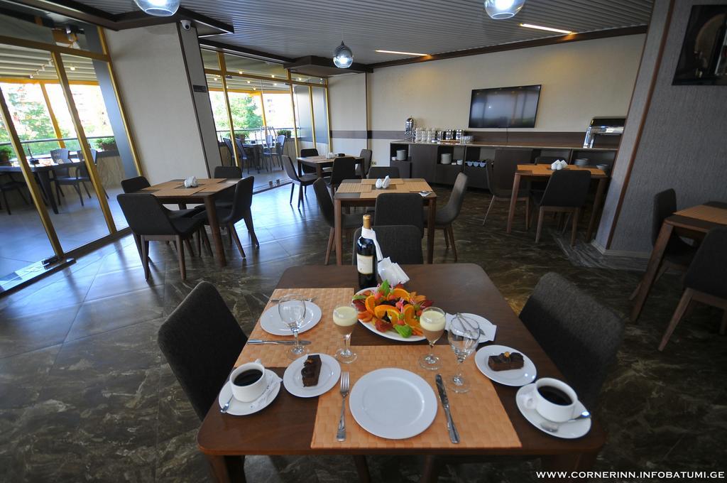 Hotel Corner Inn Batumi Exteriör bild
