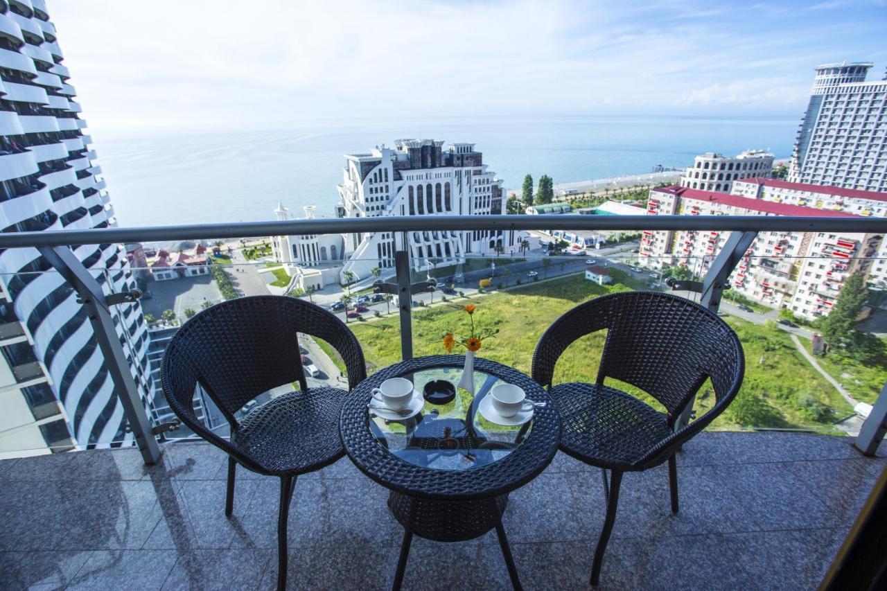 Hotel Corner Inn Batumi Exteriör bild