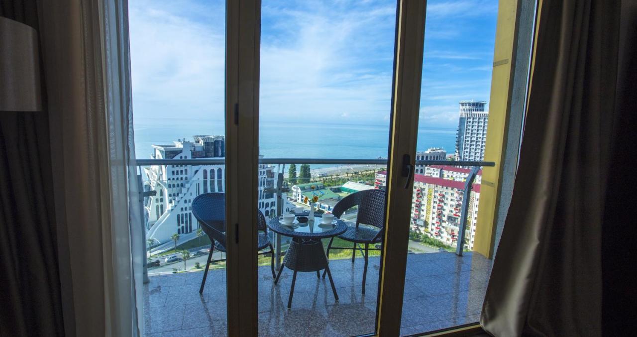 Hotel Corner Inn Batumi Exteriör bild